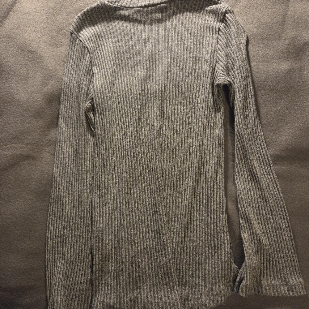 H&M Gray Ribbed Turtle Neck - Picture 2 of 3